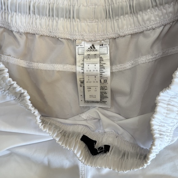 Adidas white shorts, women’s small, Aeroready - Picture 2 of 3